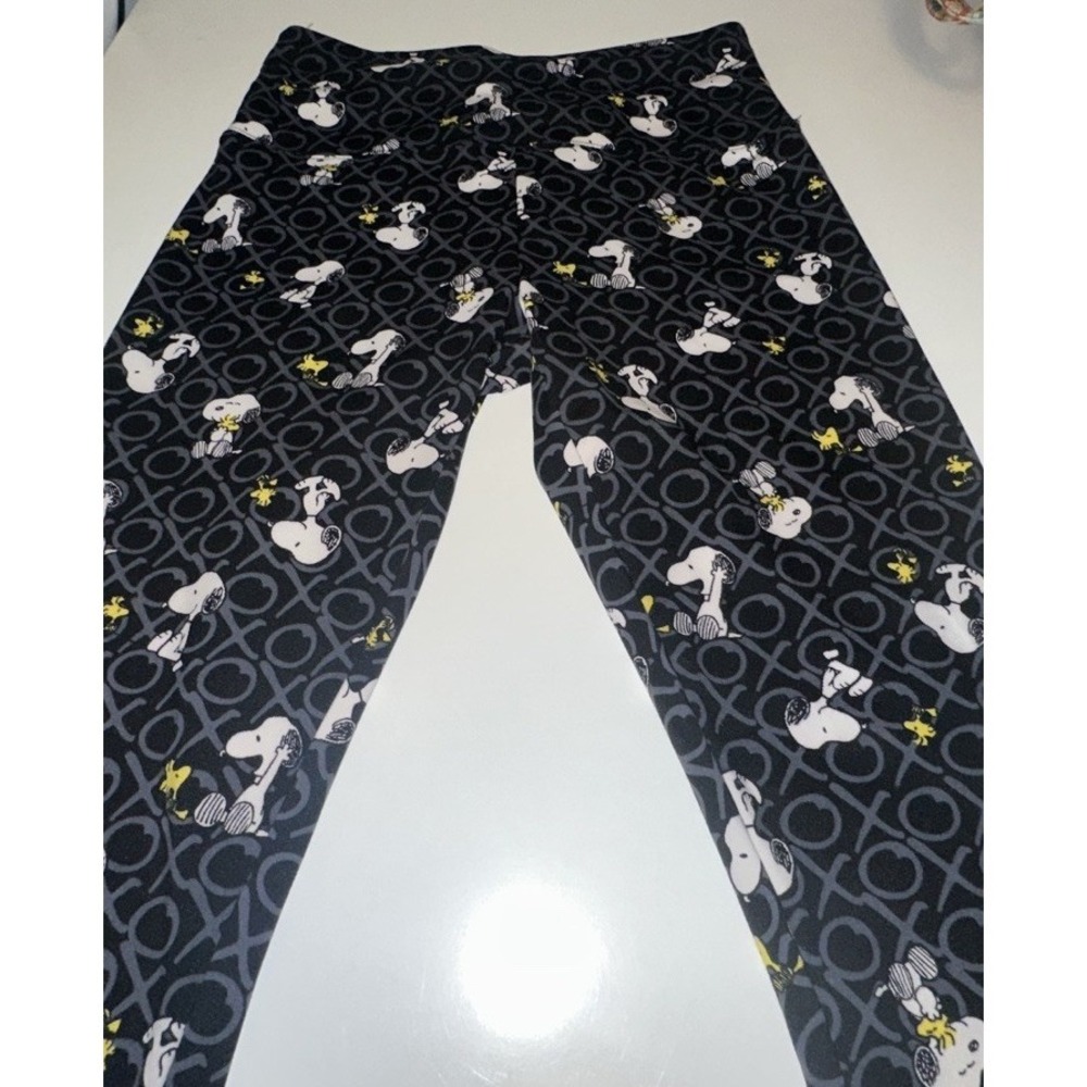 peanuts snoopy and woodstock leggings Size Lg